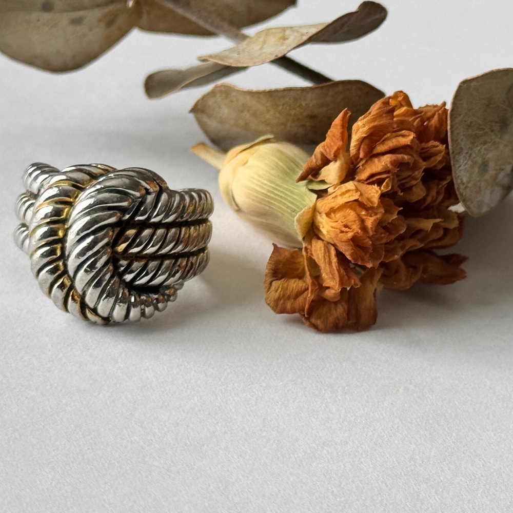 Western style gold and silver tone knotted ring